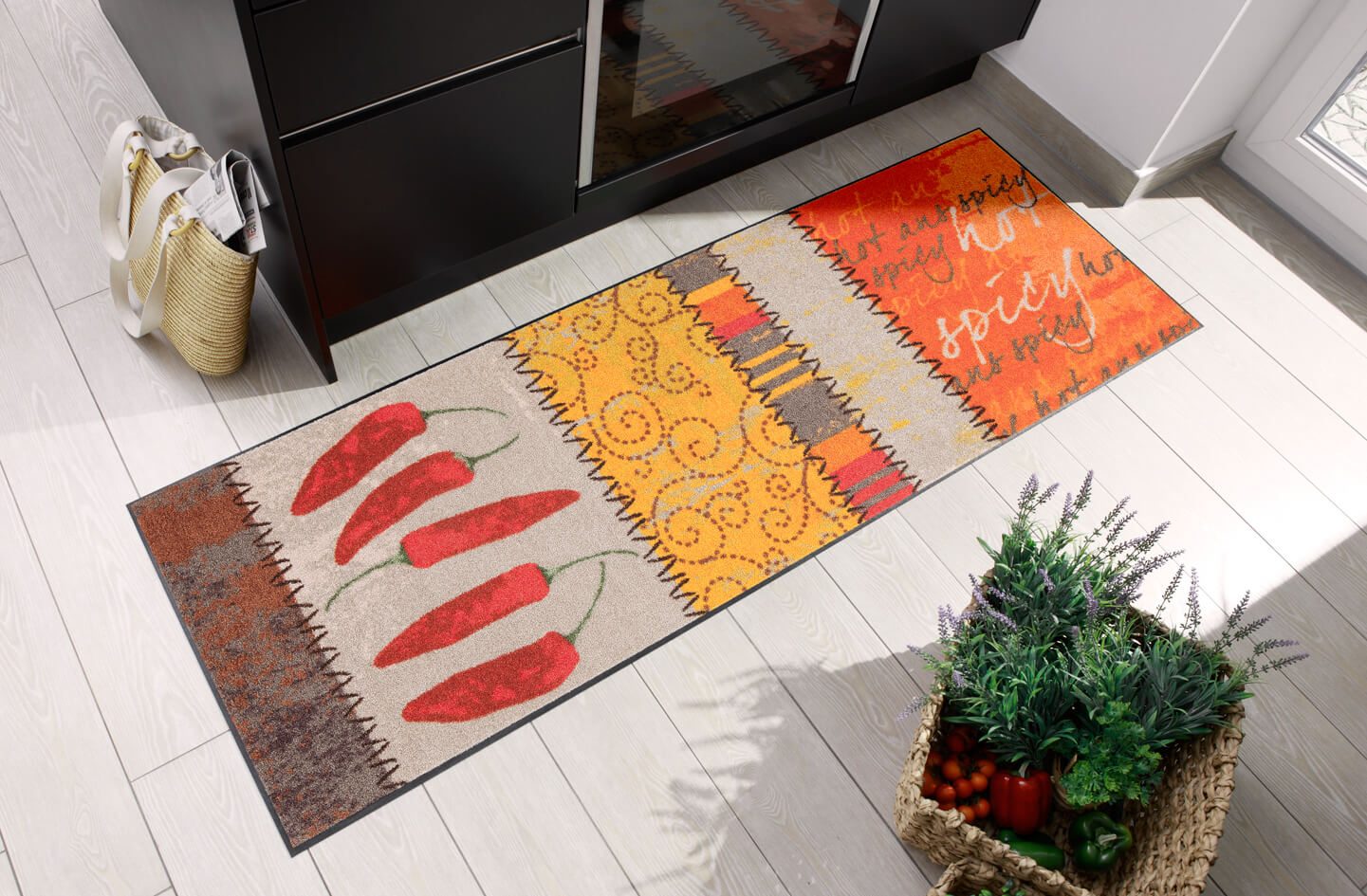 Fußmatte Chili, waschbare Salonloewe Exotic Wohnmatte, mehrfarbig, 060 x 180 cm, Interieurbild