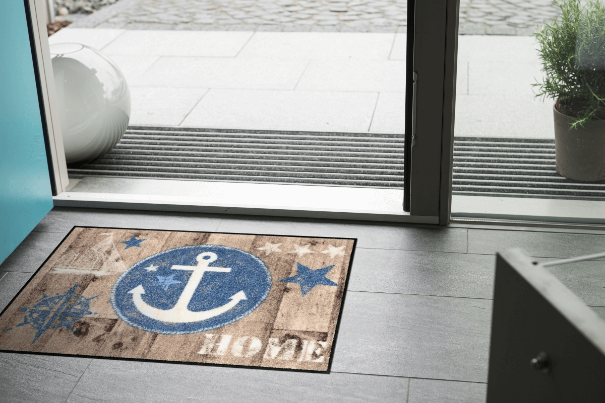 Fußmatte Anchor Wood, maritime Eingangsmatte Salonloewe, 050 x 075 cm, Milieubild