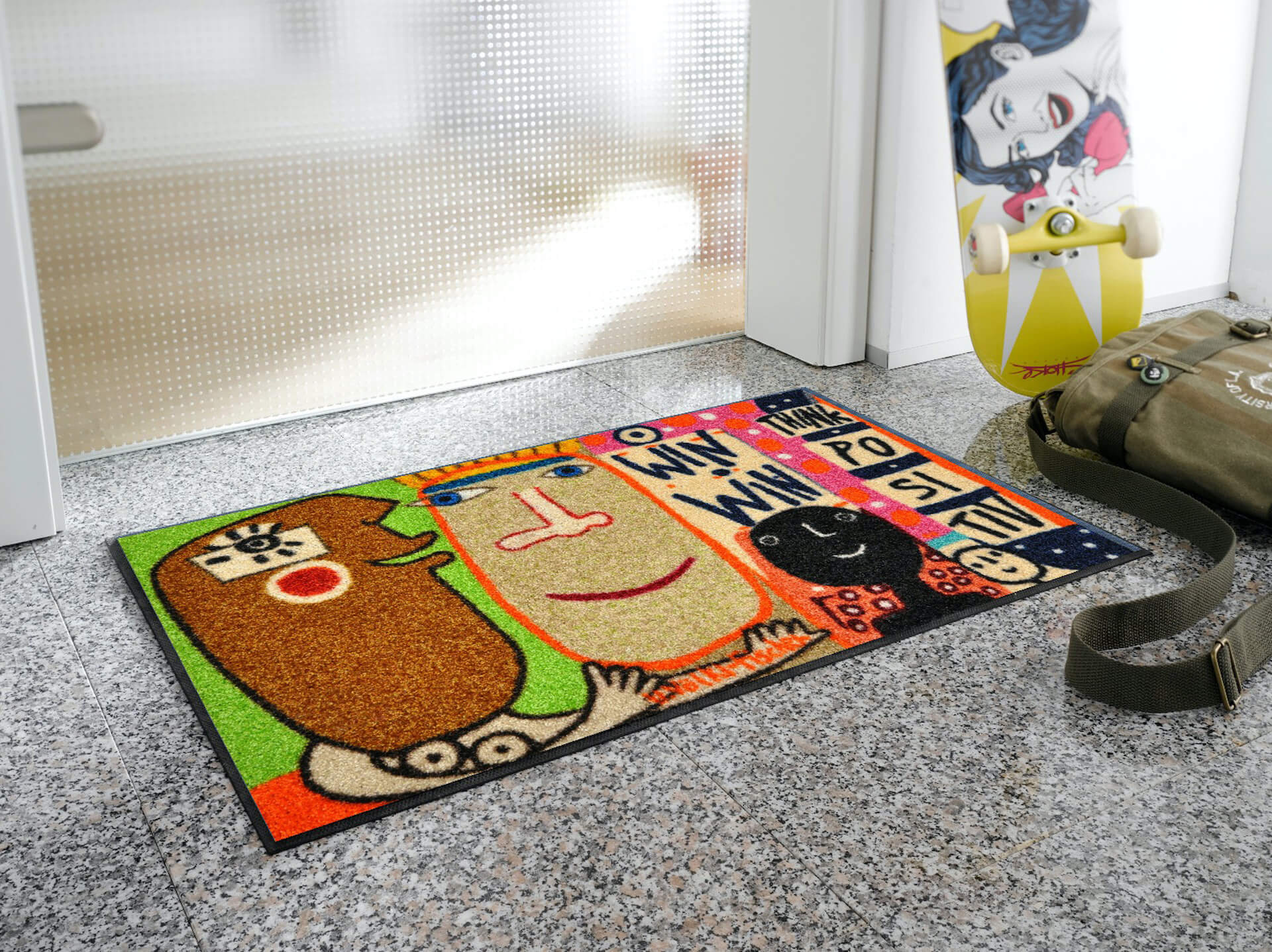 Fußmatte Think Positiv, Wash & Dry Künstlermatte, mehrfarbig, 050 x 075 cm, Milieubild