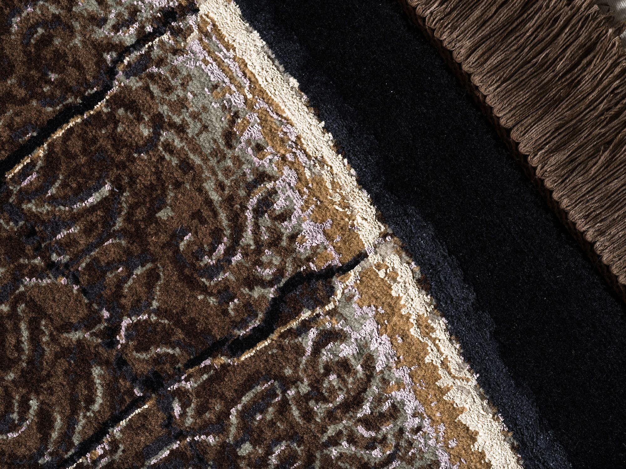 Imperial Edict Designerteppich, Wolle und Seide, handgeknüpft, braun/schwarz, Detailansicht