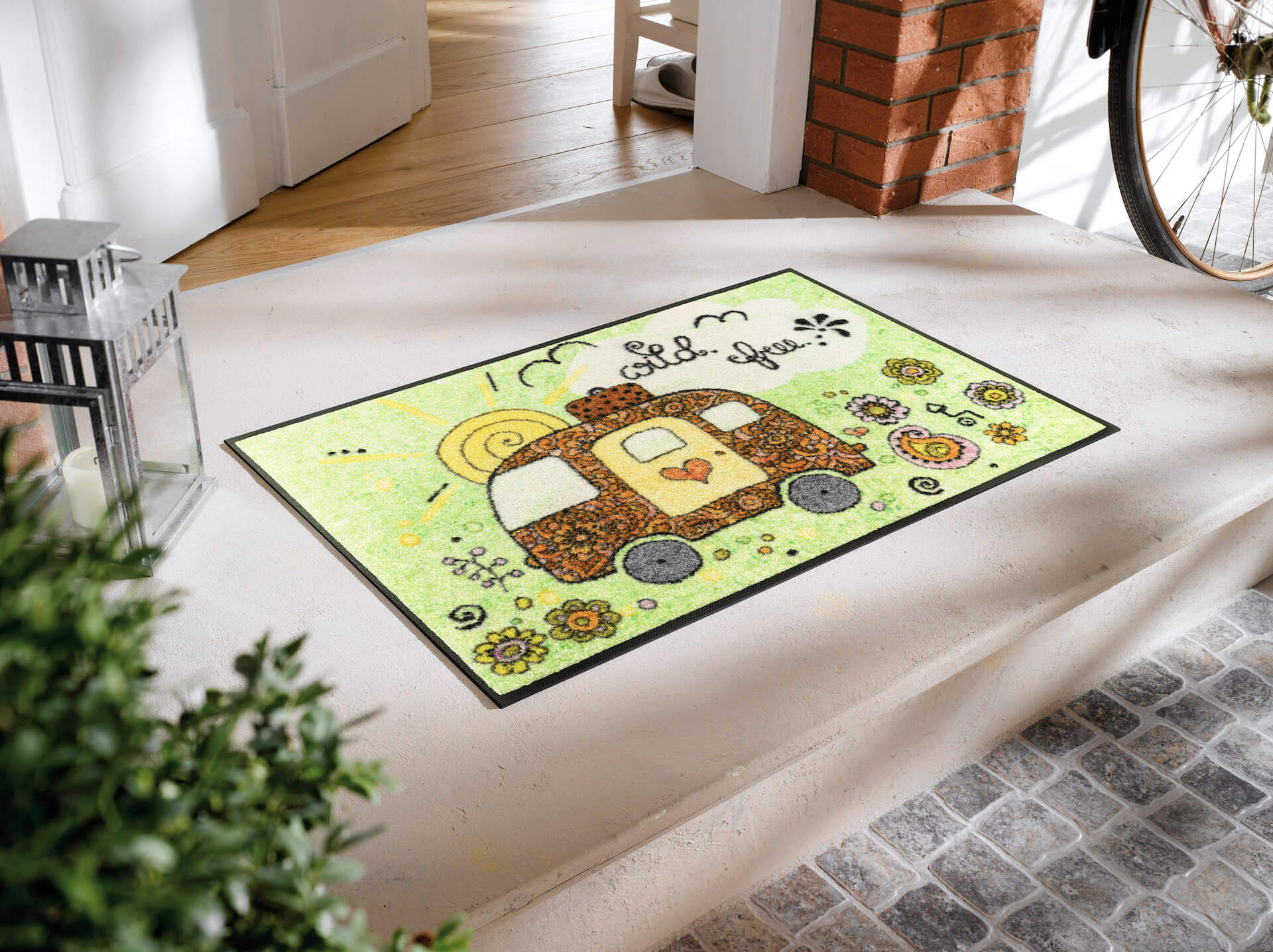 Fußmatte Camper, Kollektion Rollin'Art, mehrfarbig, 050 x 075 cm, Milieubild
