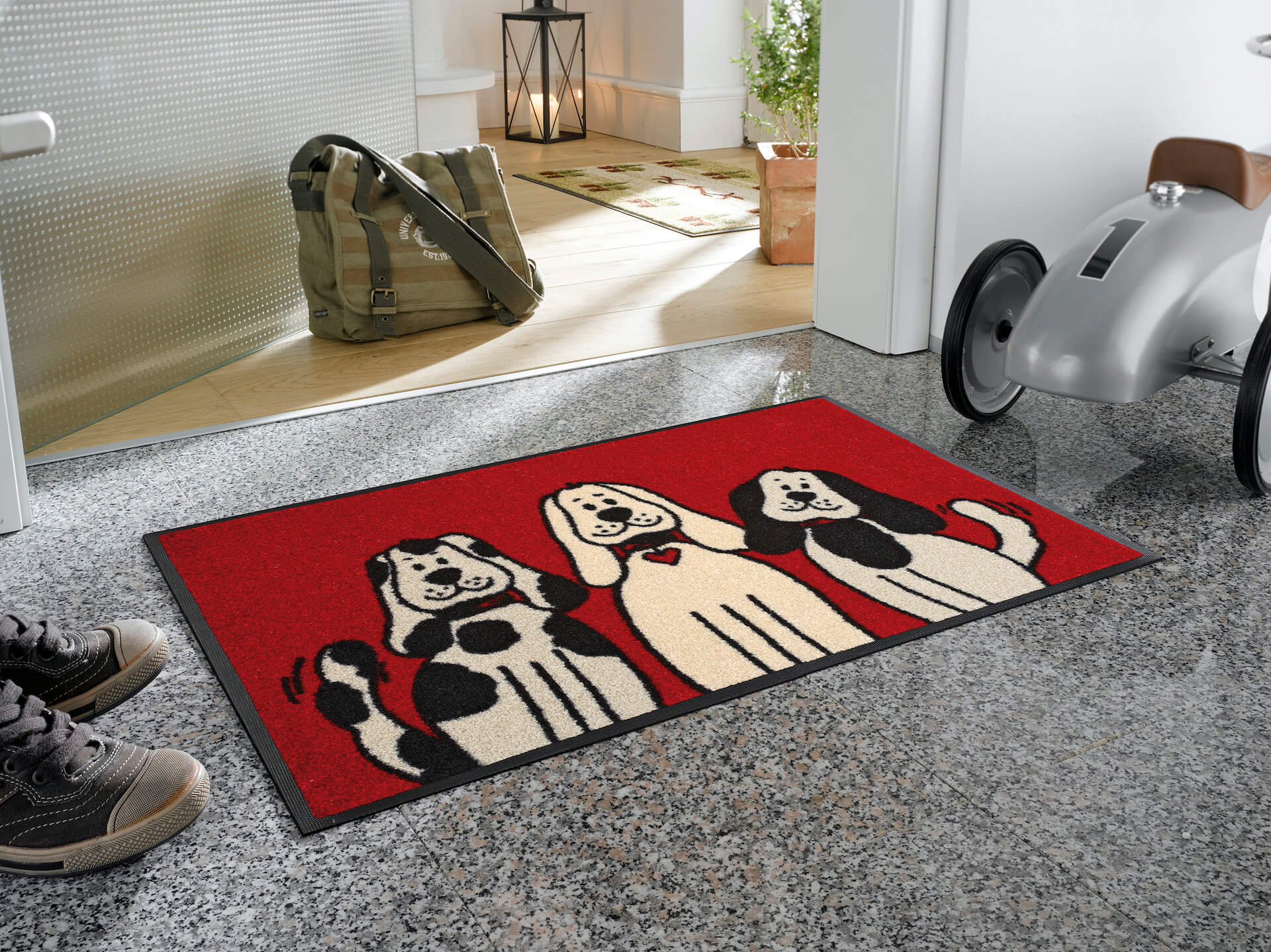 Sauberlaufmatte Three Dogs, wash & dry Design, Interieurbild