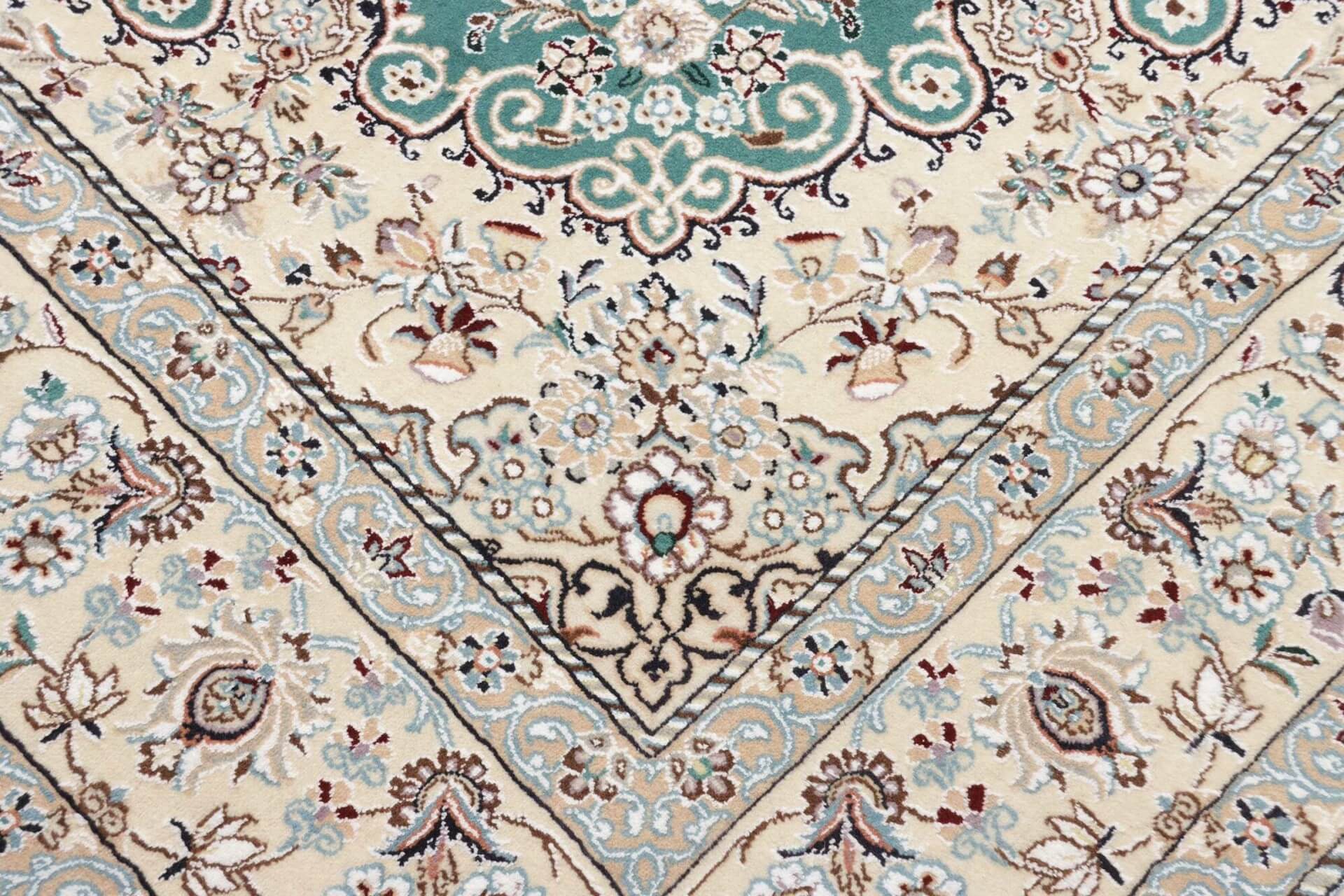 Nain Teppich Grün, handgeknüpft in 9 LA, Wolle, 200 x 303 cm, Detailansicht