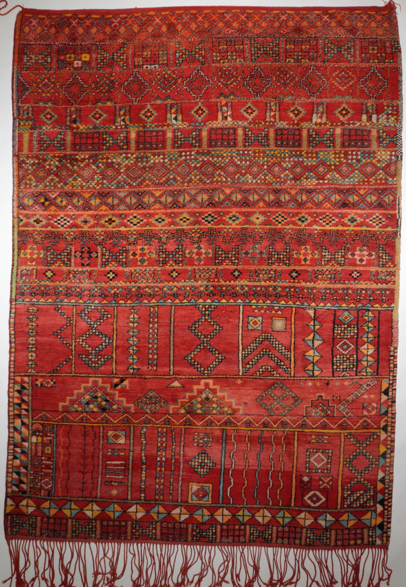 Berberteppich Mrirt aus den 60/70er Jahren, Original aus Marokko, handgeknüpft aus Schurwolle, mehrfarbig, rot, Draufsicht