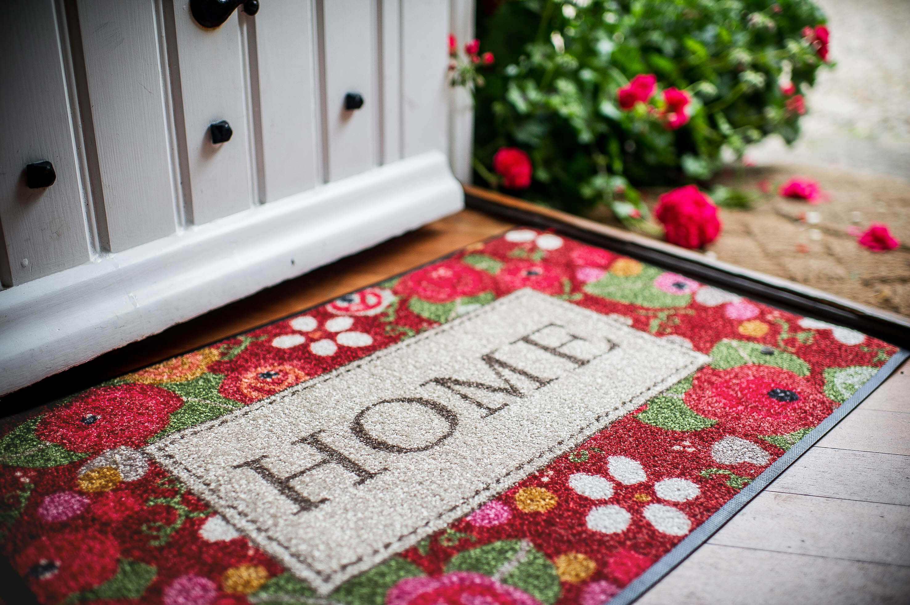 Rose Cottage Fußmatte, bunt mit HOME-Schriftzug, 50x 75 cm, Milieubild