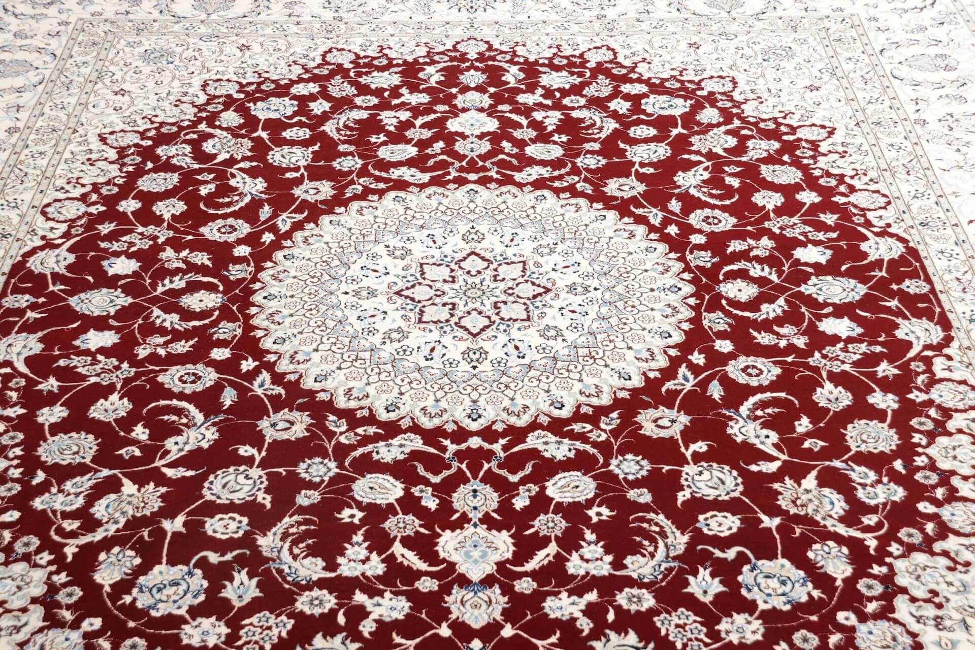 Nain Teppich Rot, sehr feine 6 LA Knüpfung, Schurwolle, 251 x 301 cm, Detailansicht
