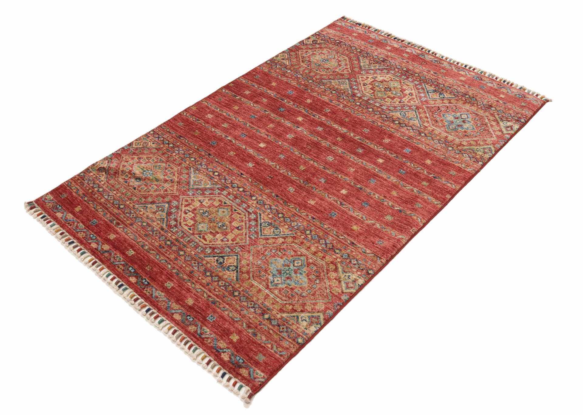 Afghan Teppich Rubin Red, handgeknüpftes Unikat, Schurwolle, 099 x 153 cm, Schrägansicht