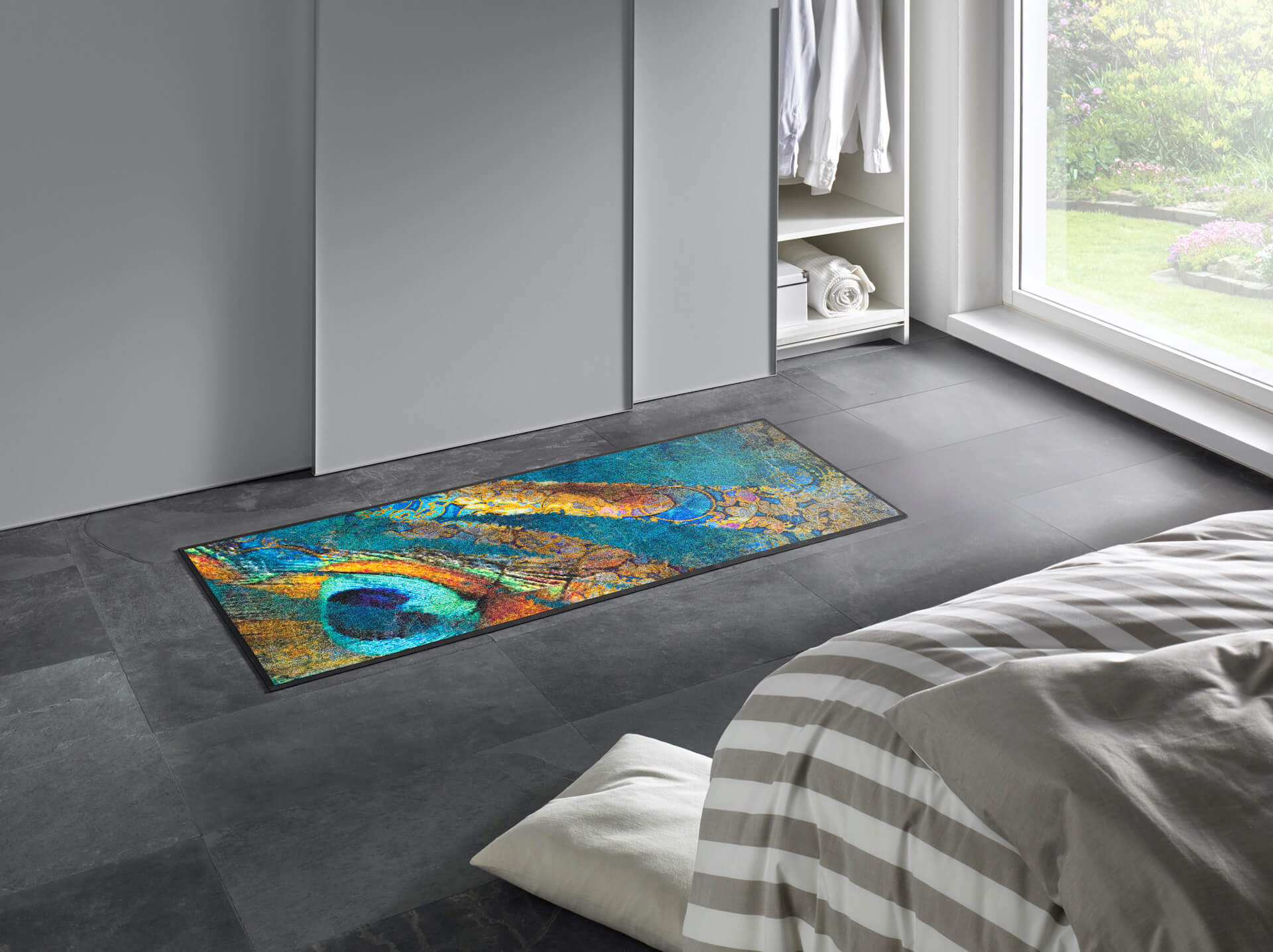 Fußmatte Exotic Pavo, Wash & Dry Interior Design, mehrfarbig, 60 x 140 cm, Interieurbild