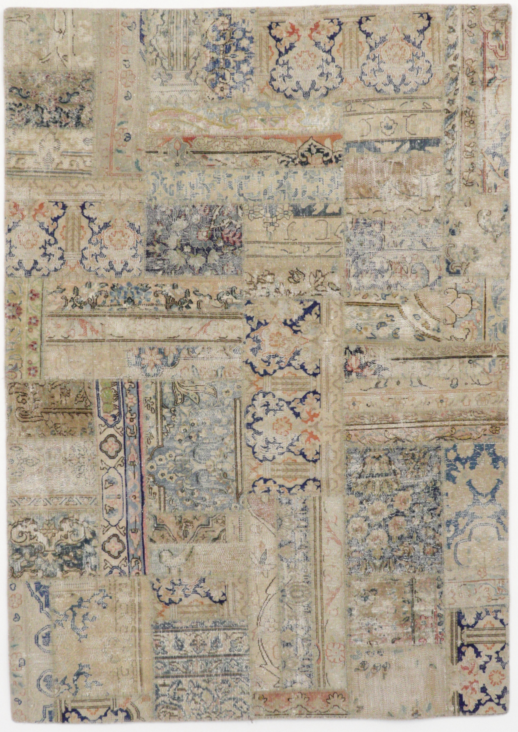 Feiner Patchworkteppich aus alten persischen Teppichen konfektioniert, pastellige Farben, Draufsicht