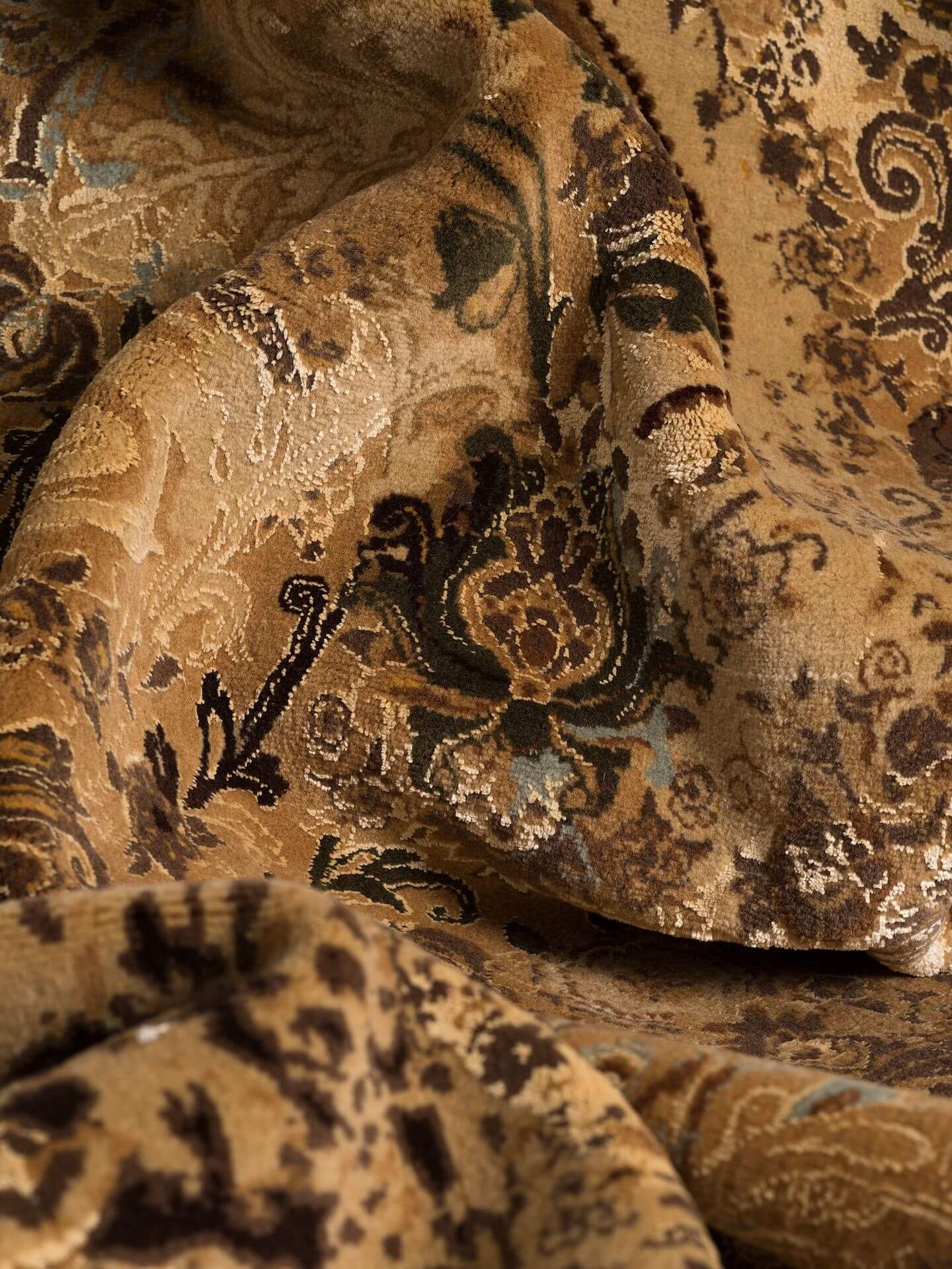 Floral Foxtrot Designerteppich, Wolle & Seide, mehrfarbig, 231 x 326 cm, Detailansicht