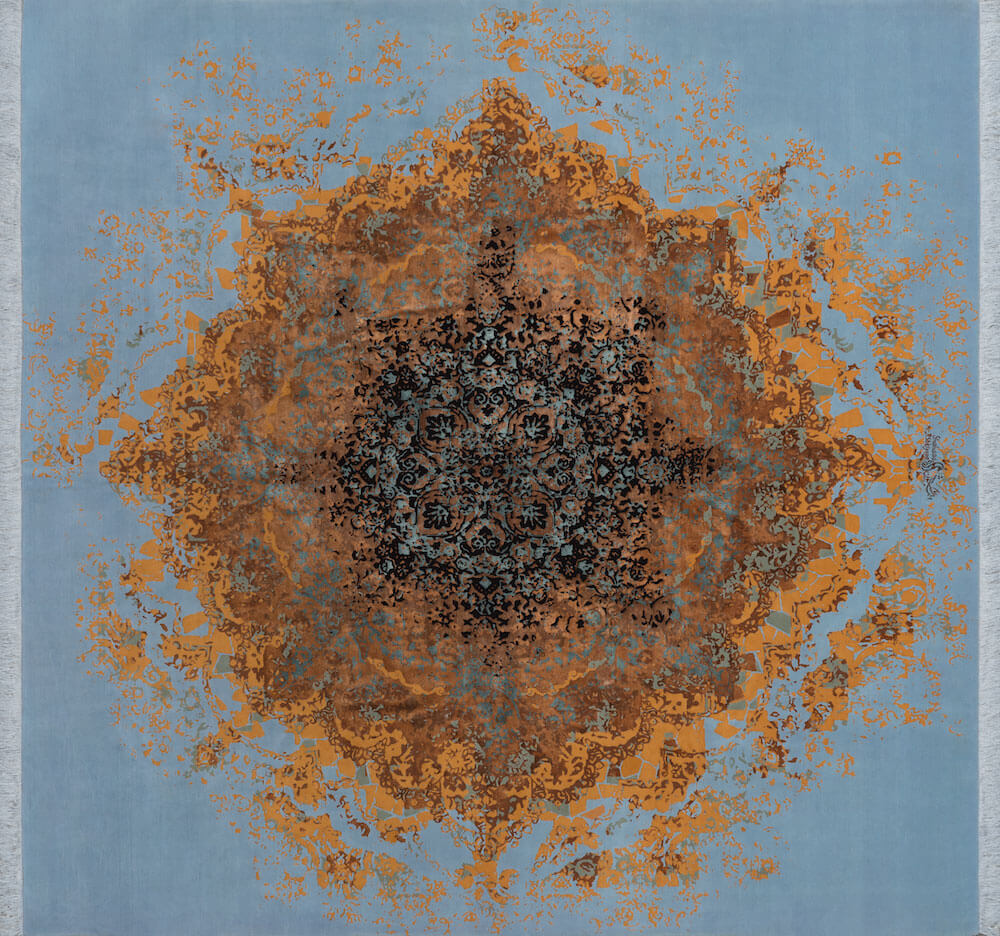 Persischer Designerteppich, handgeknüpft aus Schurwolle und Seide, blaugrundig, Medallion in gold/mehrfarbig, Draufsicht          