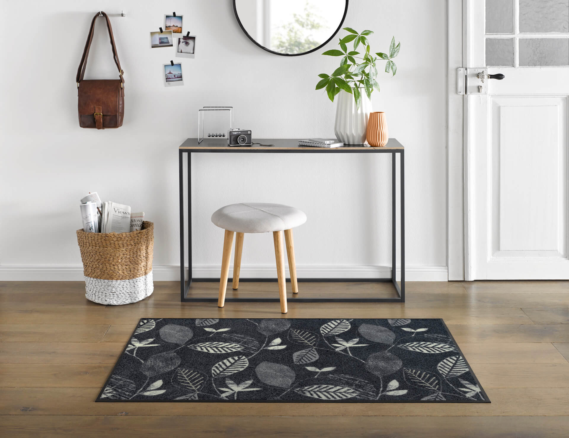 Fußmatte Conflore, Wash & Dry Interior Design, grau/weiß, floral, 75 x 120 cm, Interieurbild